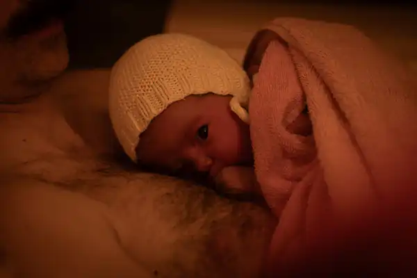 Baby bei Papa